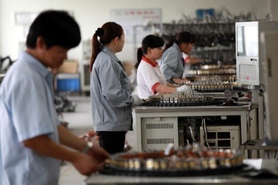 “對(duì)，別只盯著電子廠招聘信息的高薪，快樂才是工作的靈魂！”